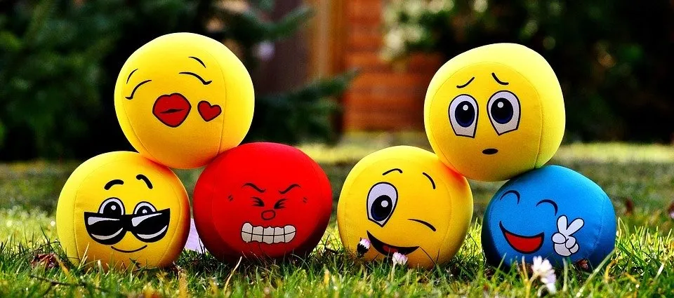 ¡Expresa tus emociones con los peluches emoji de EFMA!